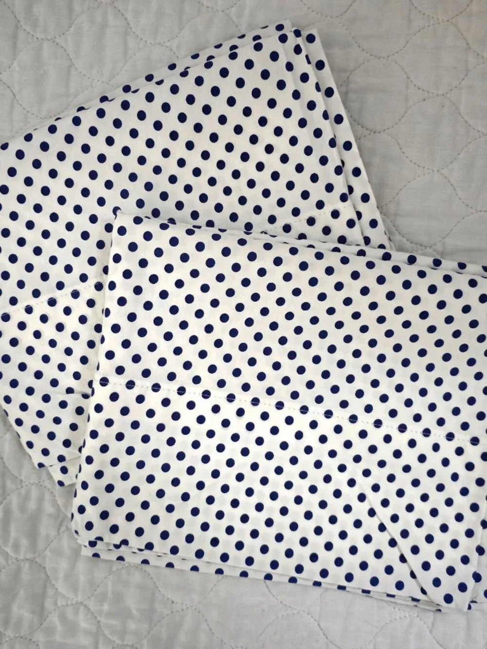 Set Of 2 Lauren Ralph Lauren White Royal Blue Polka Dots Standard Pillowcases.
